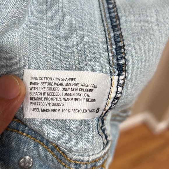 Pre-owned girl Jean jacket 🤗 - Picture 5 of 5